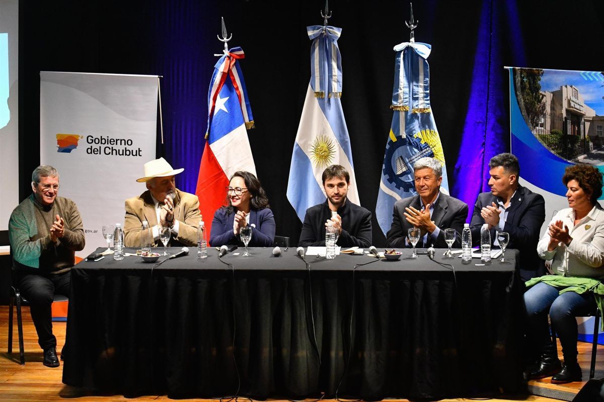Torres y la gobernadora de la región chilena de Aysén, Andrea Macías Palma, reclamaron en conjunto por la obra del Corredor Bioceánico