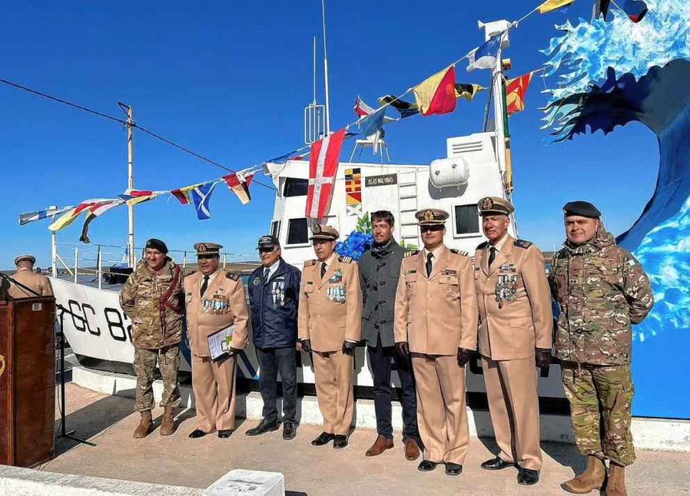 Se realizó acto por el 42º aniversario de la zarpada  de los GC-82 “Islas Malvinas” y GC-83 “Río Iguazú”
