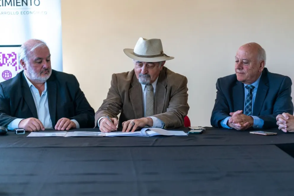 Comodoro Conocimiento rubricó un convenio con la Fundación Banco CREDICOOP