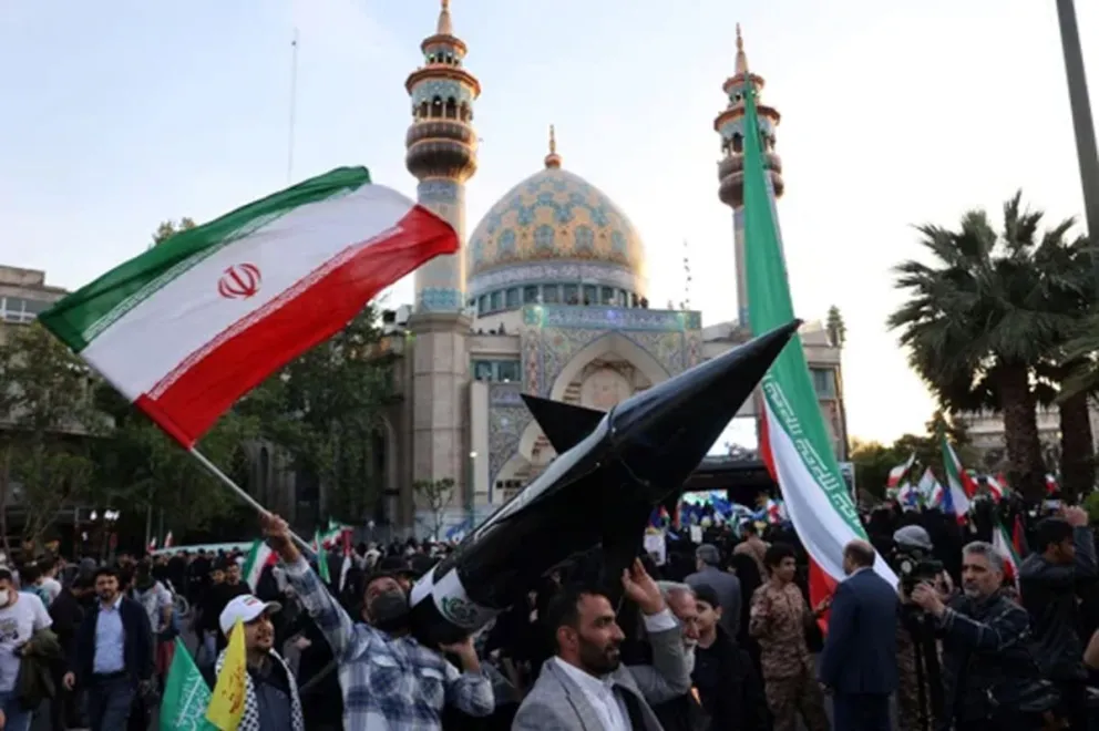 Alerta mundial: un militar iraní advirtió que Teherán podría revisar su "doctrina nuclear" ante la amenaza israelí
