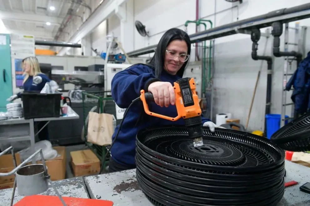 La industria pyme no repunta: cayó 11,9% anual en marzo y el sector pide medidas urgentes