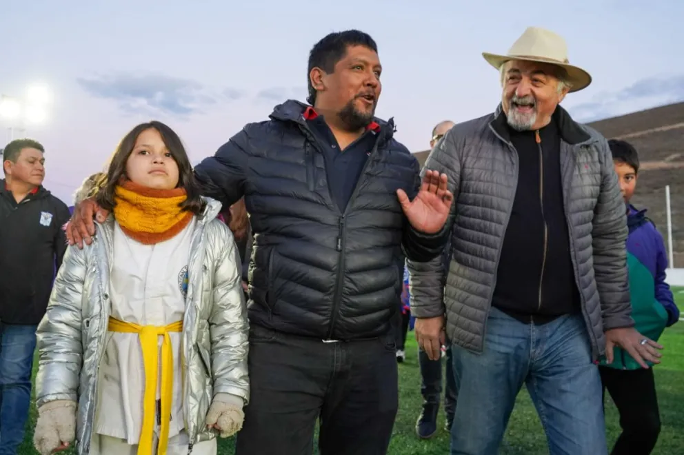 Macharashvili inauguró la cancha de césped sintético del histórico club Argentinos Diadema