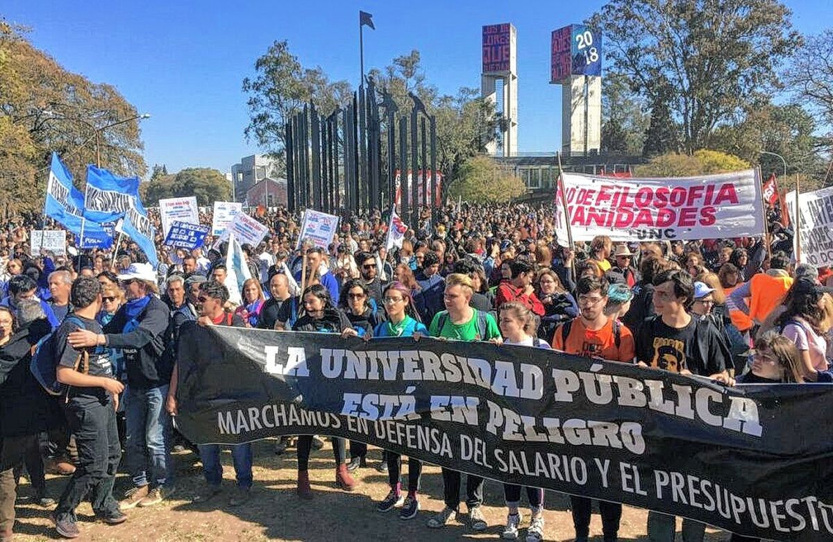 Institutos de Educación Superior de Chubut adhieren a la marcha de este martes en defensa de la educación pública