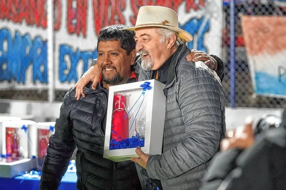 Macharashvili inauguró la cancha de césped sintético del histórico club Argentinos Diadema
