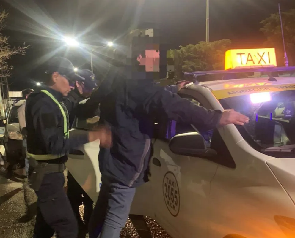 No le pagó al taxista, lo detuvieron y se encontraron con que tenía pedido de captura