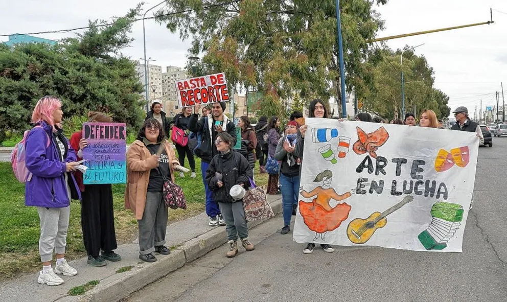 Nuevo reclamo de un grupo de alumnos de la 806 “contra el ajuste”