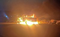 Espectacular incendio destruyó una camioneta recién comprada