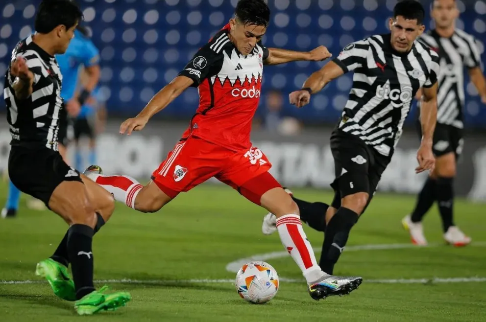 River le ganó a Libertad y es el único líder del grupo en la Copa Libertadores
