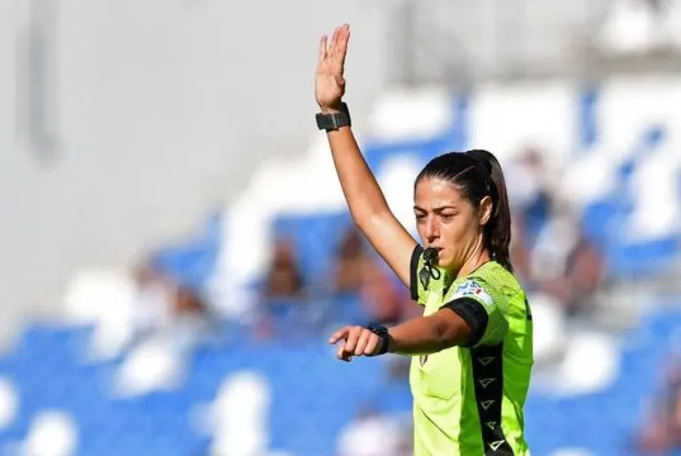 Terna arbitral femenina dirigirá por primera vez un partido de la Serie A