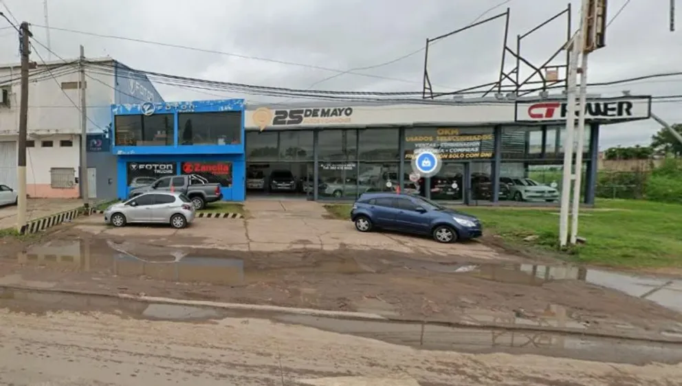 Una joven dio a luz a un bebé en una concesionaria, lo abandonó y el niño murió