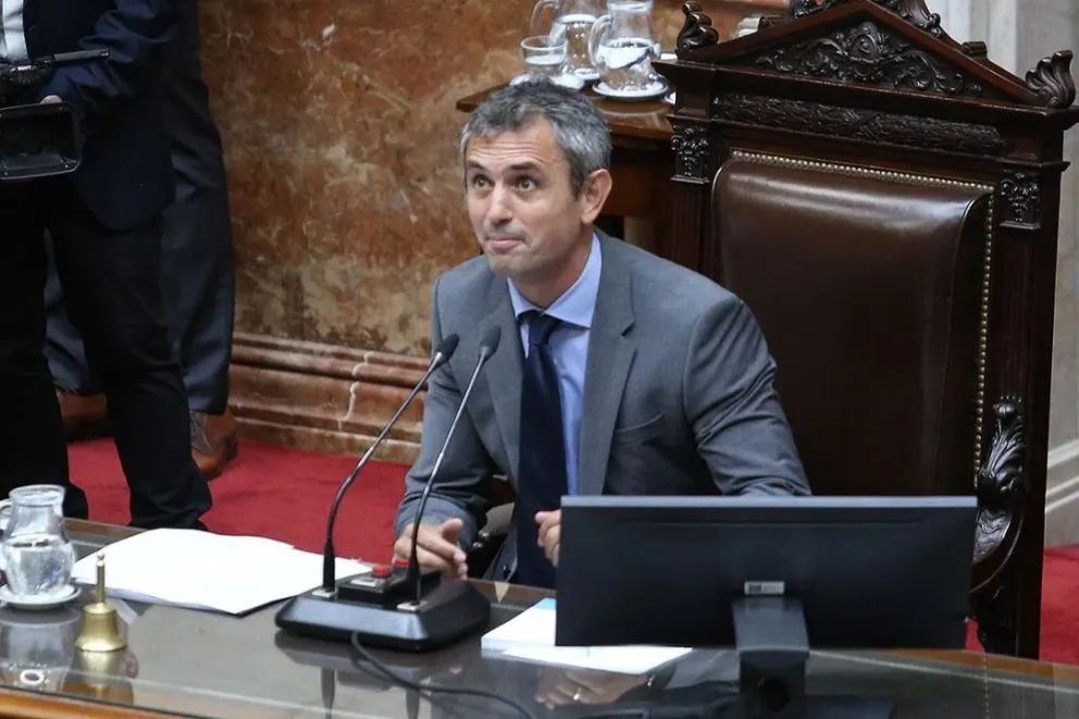 Ley Bases: pese a que el Gobierno se jacta de no negociar, cedió en varios puntos y el "poroteo" lo favorece