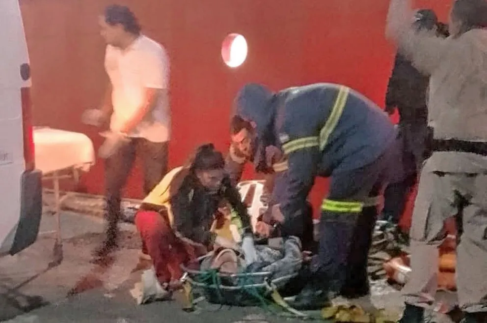 Prefectura rescató a tripulante de buque de Ibercosa que cayó al agua en el muelle de Puerto Deseado