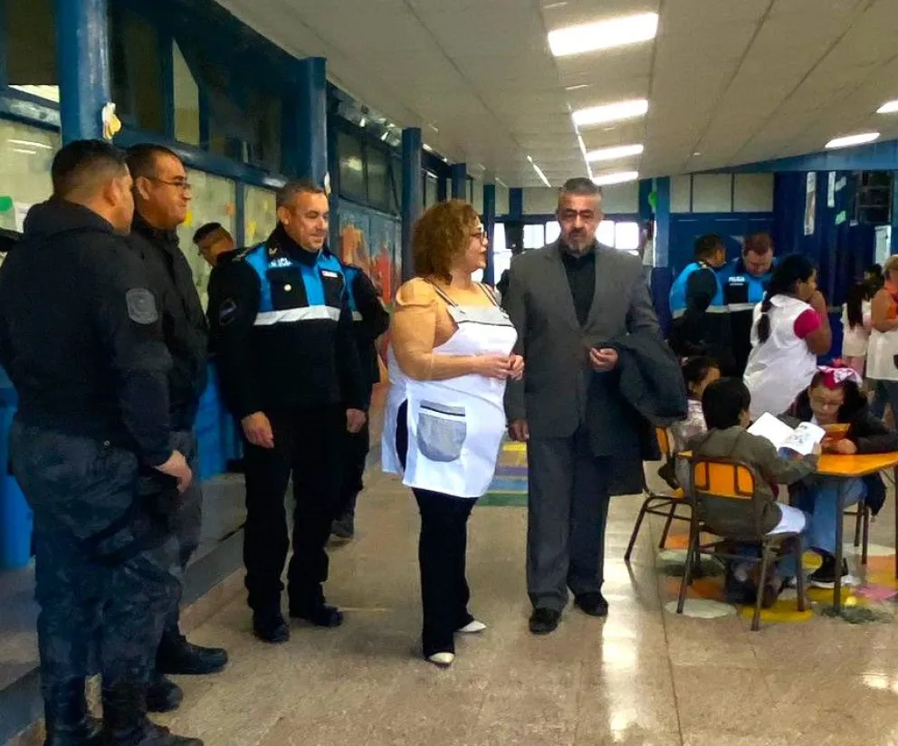 Provincia entregó material para niños con Autismo de la Escuela N° 155