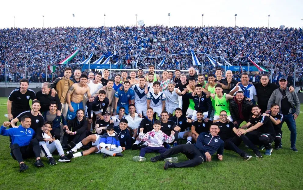 Vélez finalista de la Copa de la Liga: resistió con 10 y se impuso en los penales ante Argentinos