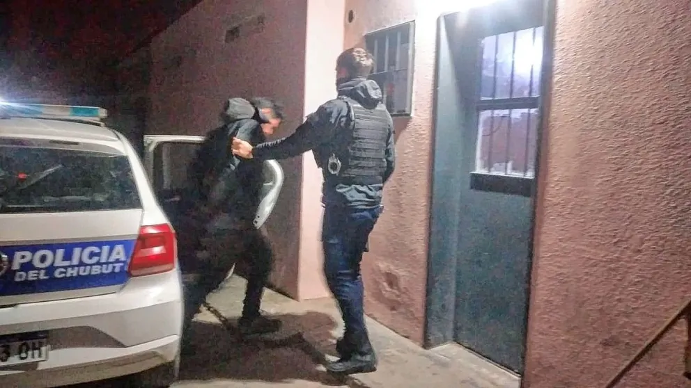 Golpeó a un ladrón con un caloventor para evitar que escape y logró que lo capture la policía