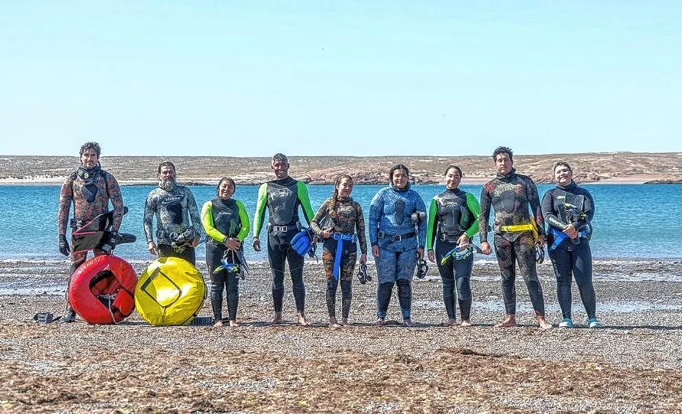 Apnea en Camarones: la atractiva propuesta que permite conocer los tesoros profundos de la Patagonia