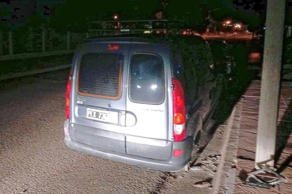 Le robaron una cubierta delantera de un coche frente a la casa del dueño en otro “golpe” de “los roba-ruedas” en Trelew