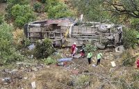 Murieron 25 personas al accidentarse un micro en Perú