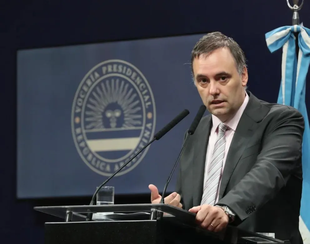 El Gobierno calificó de "descabellados" los aumentos de sueldos de los directivos de YPF