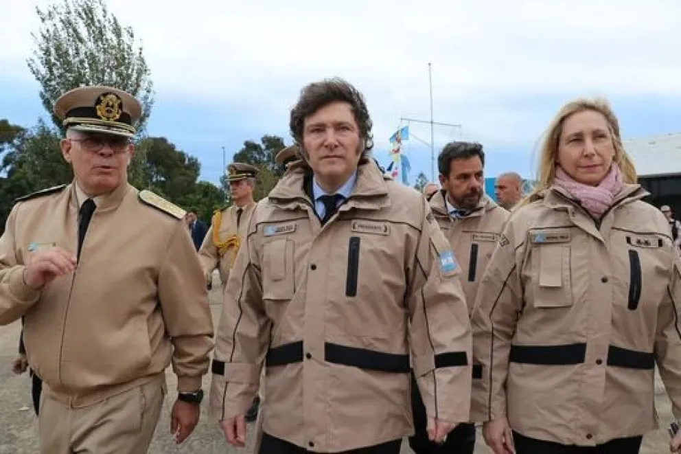 El Presidente recibió el USCGC de la guardia costera norteamericana para el control de la pesca