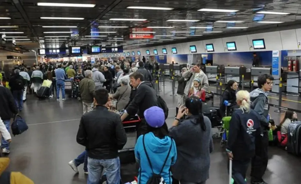 Anuncian un paro de transporte aéreo, terrestre y marítimo para el 6 de mayo