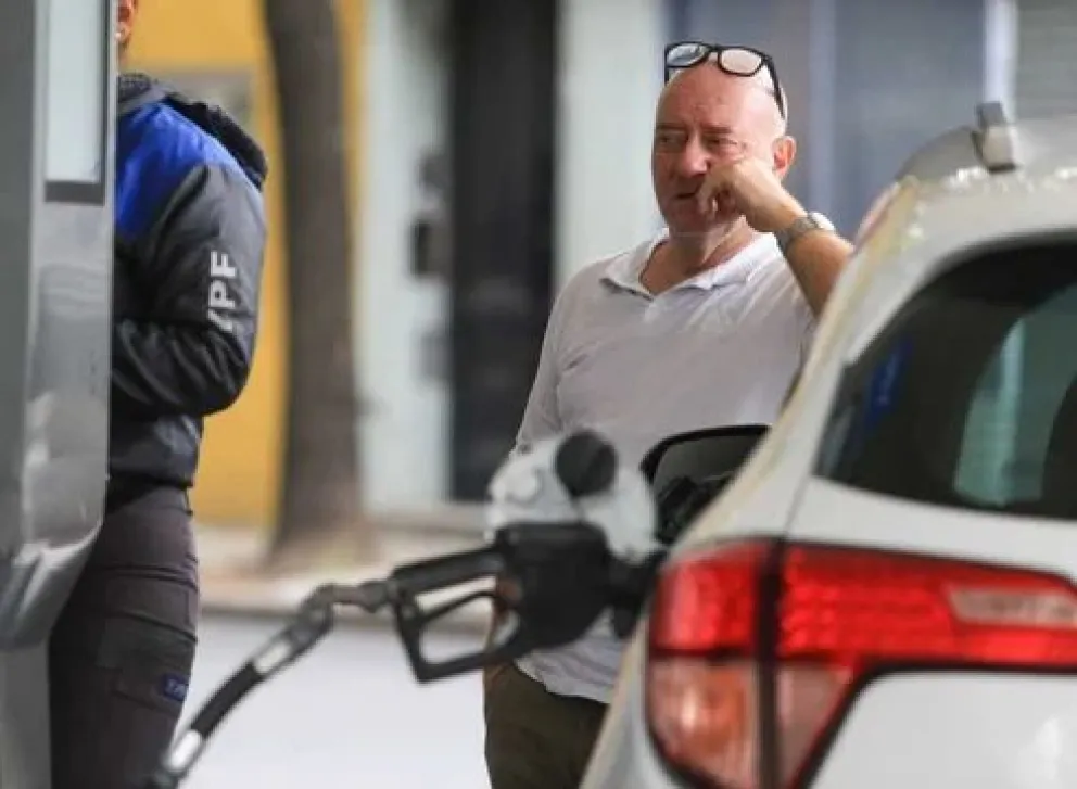 Para frenar la inflación, postergan aumentos en combustibles y tarifas de luz y gas