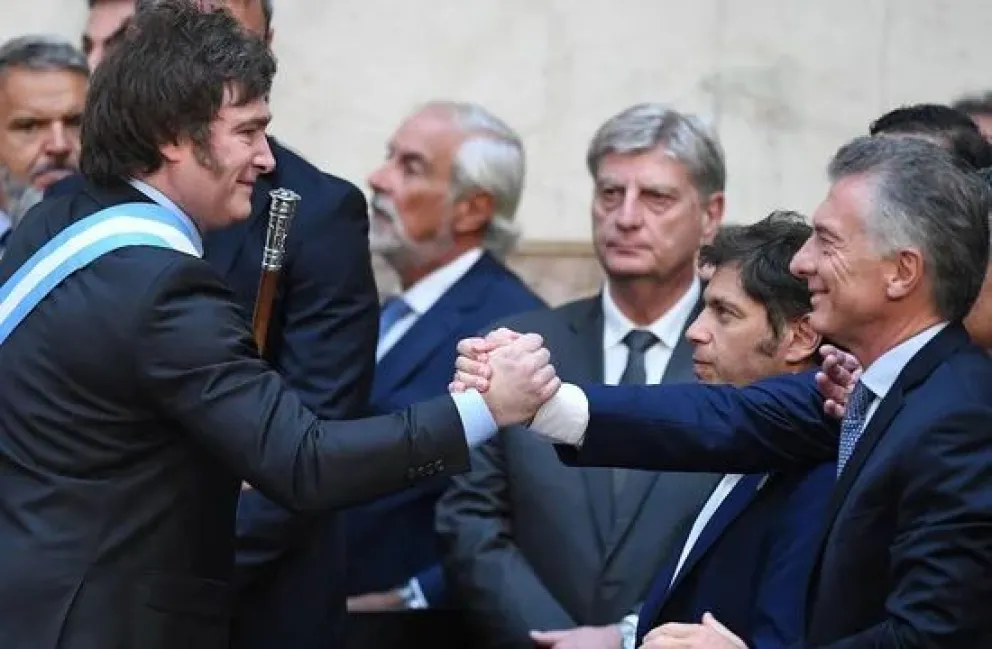 La confianza en Milei viene en caída y quedó por debajo de las iniciales de Macri y Fernández