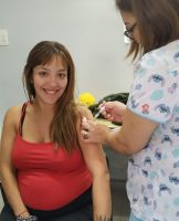 Salud recordó importancia de que embarazadas se apliquen la vacuna contra la Bronquiolitis y la Neumonía