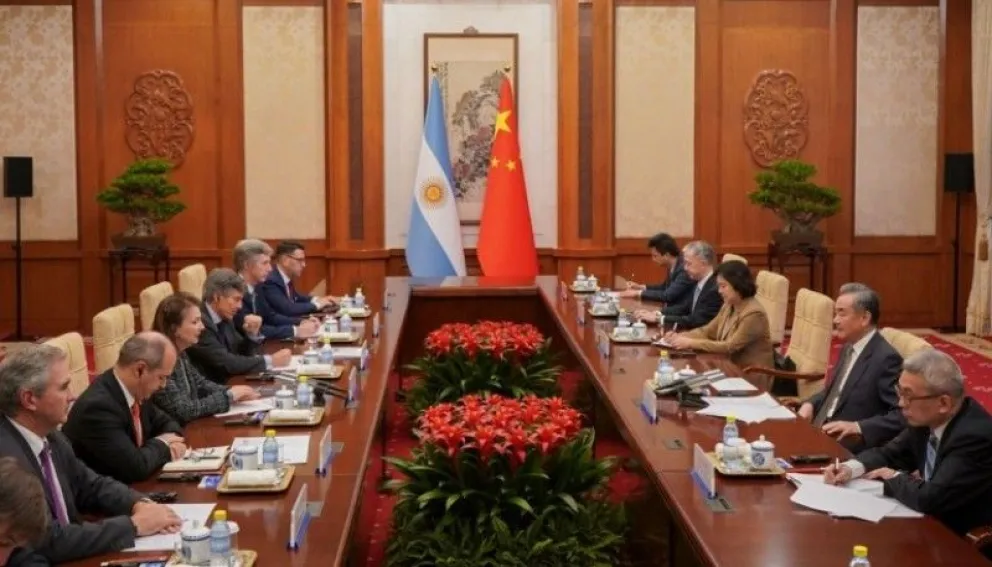 Mondino estuvo con integrantes de Gezhouba, una de las empresas a cargo de las represas en Santa Cruz