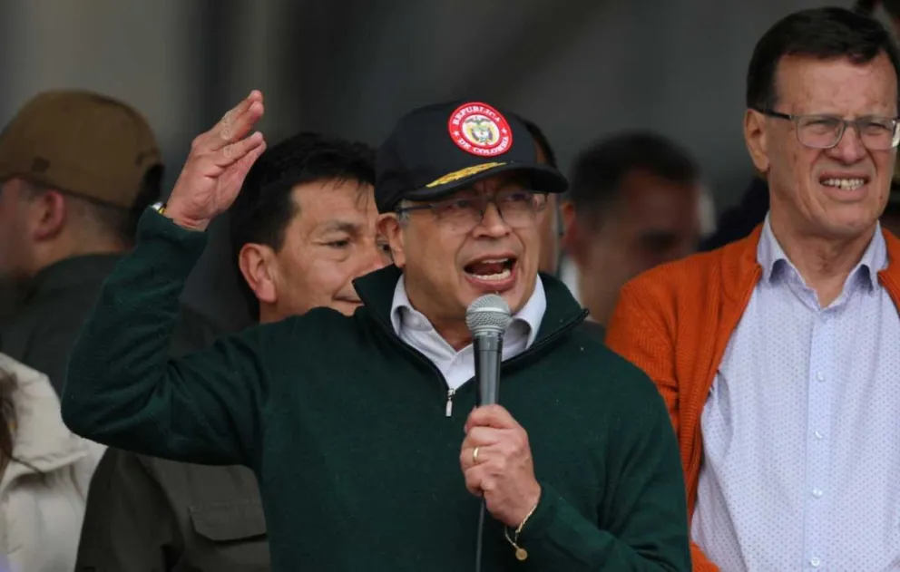 Petro volvió a cargar contra un supuesto "golpe blando" y advirtió que el pueblo "saldrá a las calles"