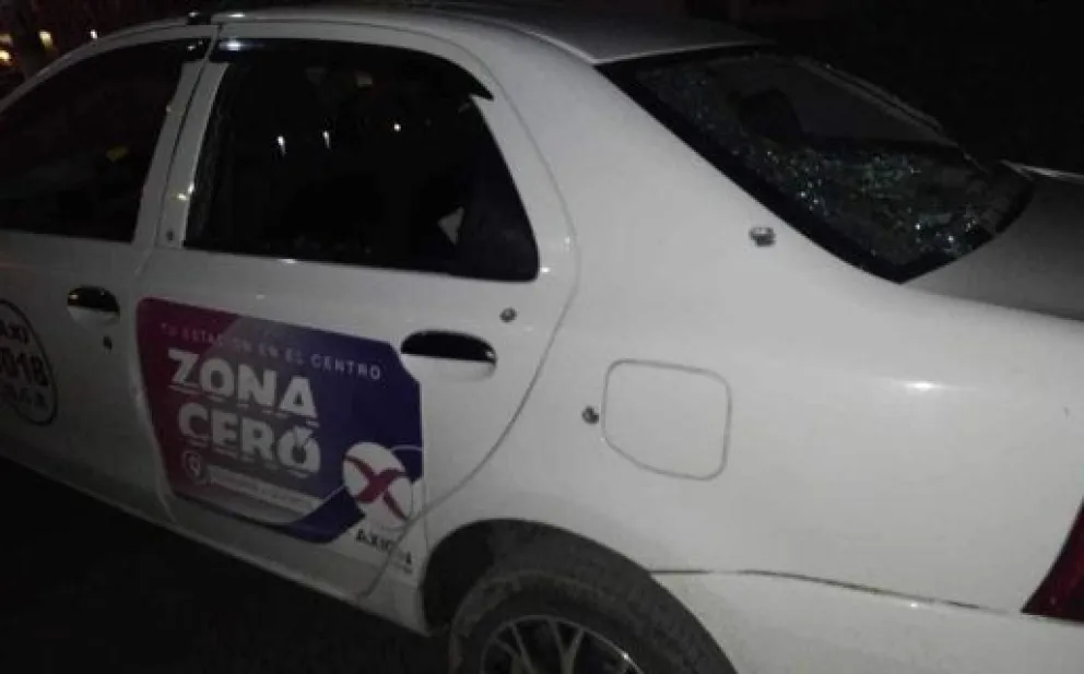 Tremendo ataque a balazos contra un taxista y dos pasajeros