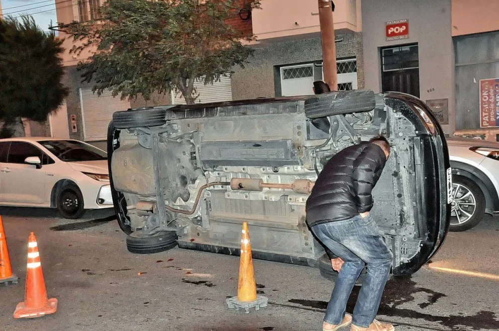 Espectacular accidente y demoras de tránsito en pleno centro de la ciudad