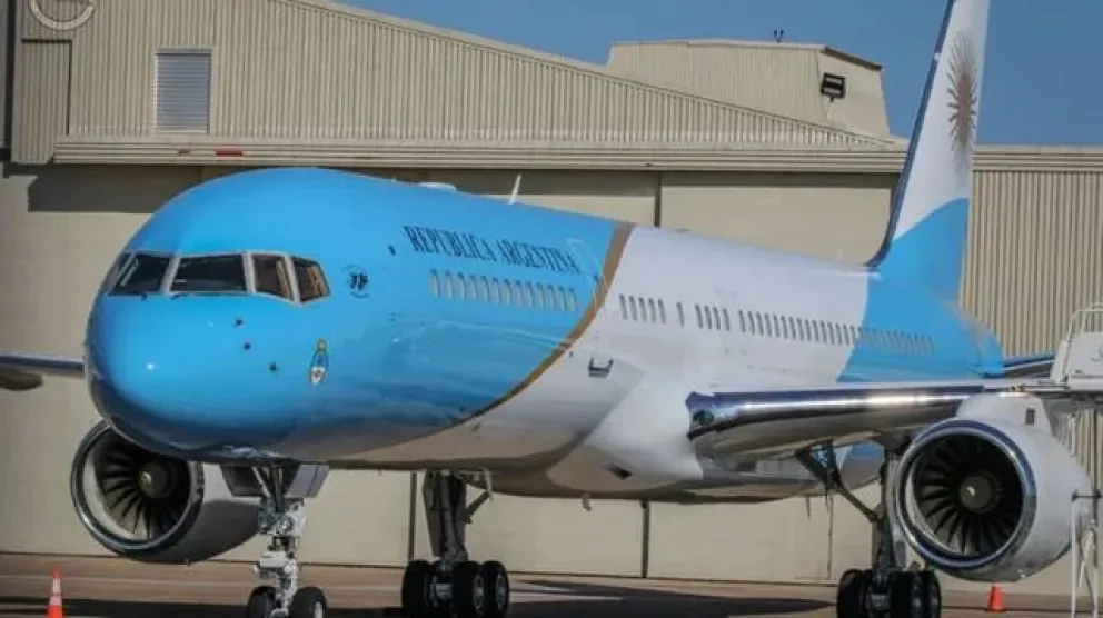 A bordo del avión que compró Alberto Fernández, Javier Milei partió a los Estados Unidos