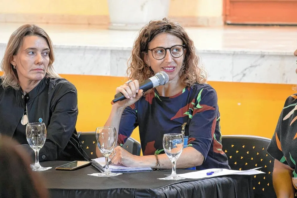 Renata Hiller: “El gobierno se olvida que la realidad de las mujeres genera inequidades en el mercado laboral”