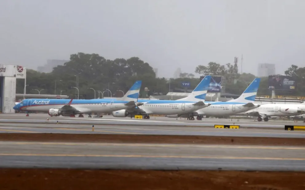 Reprogramación de vuelos en Aeroparque y Ezeiza por "asambleas informattivas"