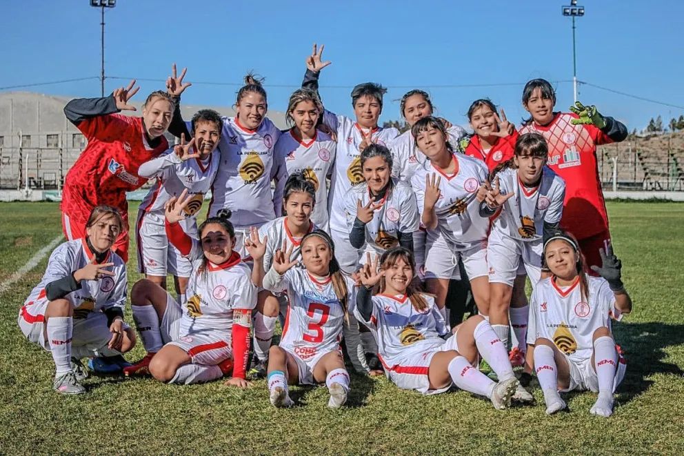 El femenino jugó con las dos categorías