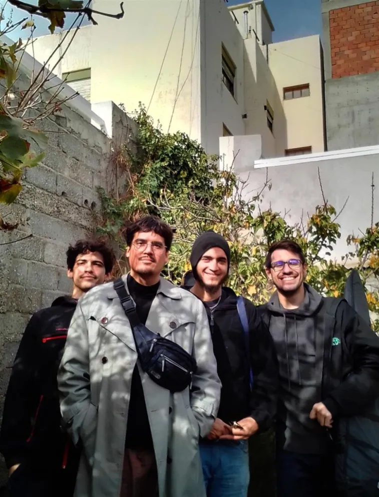 Alejandro Julián Plaza presenta su primer EP "Holodrama" y habrá feria de artesanos y emprendedores en Rada Tilly