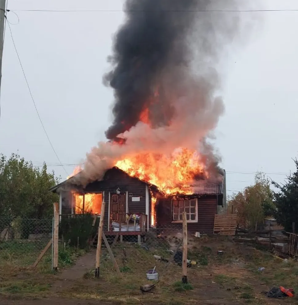 Incendio en El Calafate consume vivienda cercana a hogar de ancianos