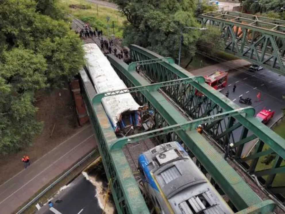 "Control, chocamos acá. Había un tren", dijo el maquinista del tren San Martín
