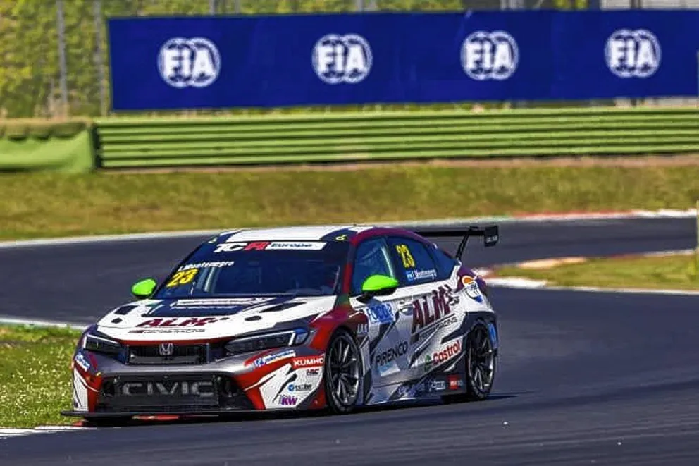 “Nacho” Montenegro clasifica en TCR Spain en Jarama