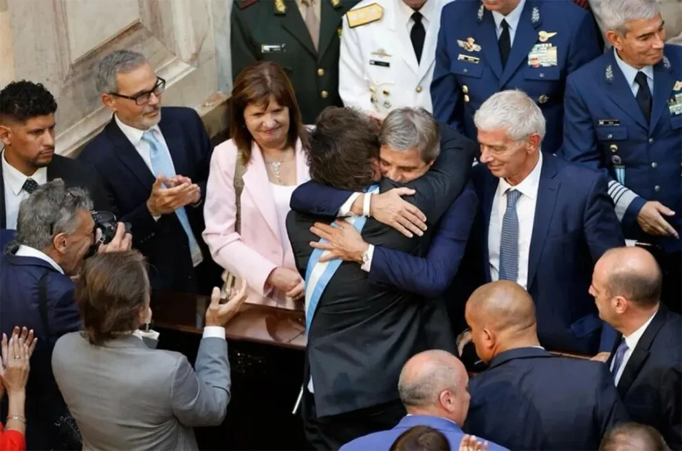 “El modelo de Milei y Caputo se tambalea”: advierten por los riesgos del programa económico del Gobierno