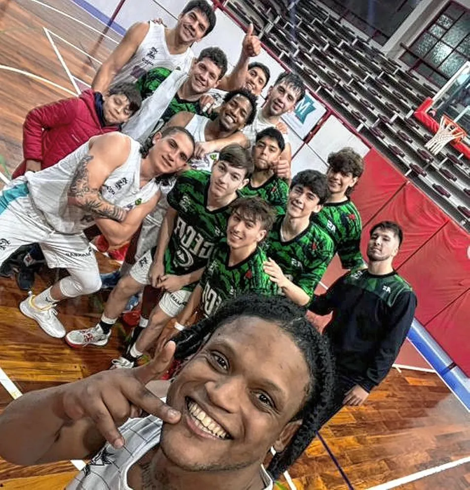 GyE Blanco se quedó con el invicto del Verde