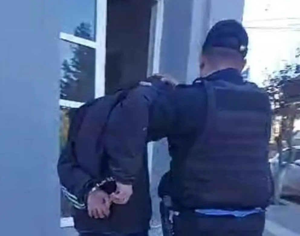Demorado por negarse a identificarse e insultar a policías