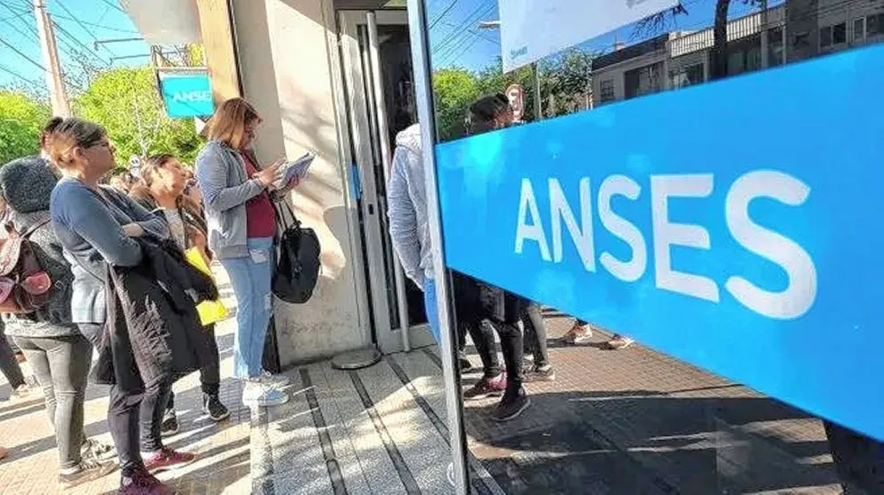 El Gobierno dice que la nueva fórmula de movilidad aumentó las jubilaciones casi un 30% más que la anterior