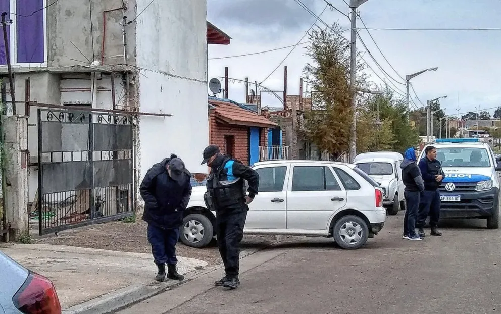 Joven en grave estado en el hospital de Trelew tras ser atacado a tiros en la calle y a plena luz del día