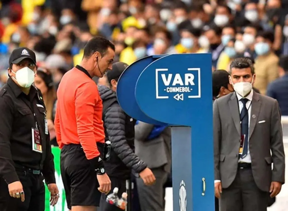 La FIFA implementará una importante modificación con respecto al VAR