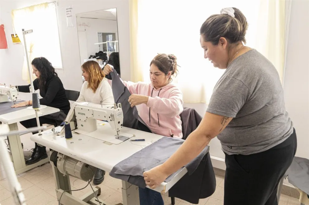 30 mujeres se capacitarán para insertarse en la costurería industrial