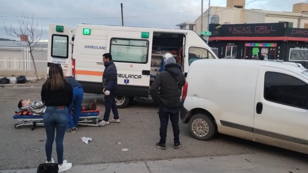 Joven motociclista con traumatismo de cráneo tras chocar con automóvil en la zona sur