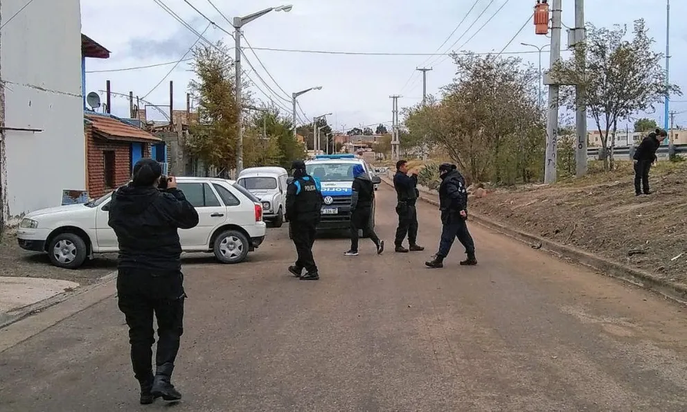 Trelew: en el caso del atacado a tiros en la calle no descartan que el arma usada haya sido robada a un policía