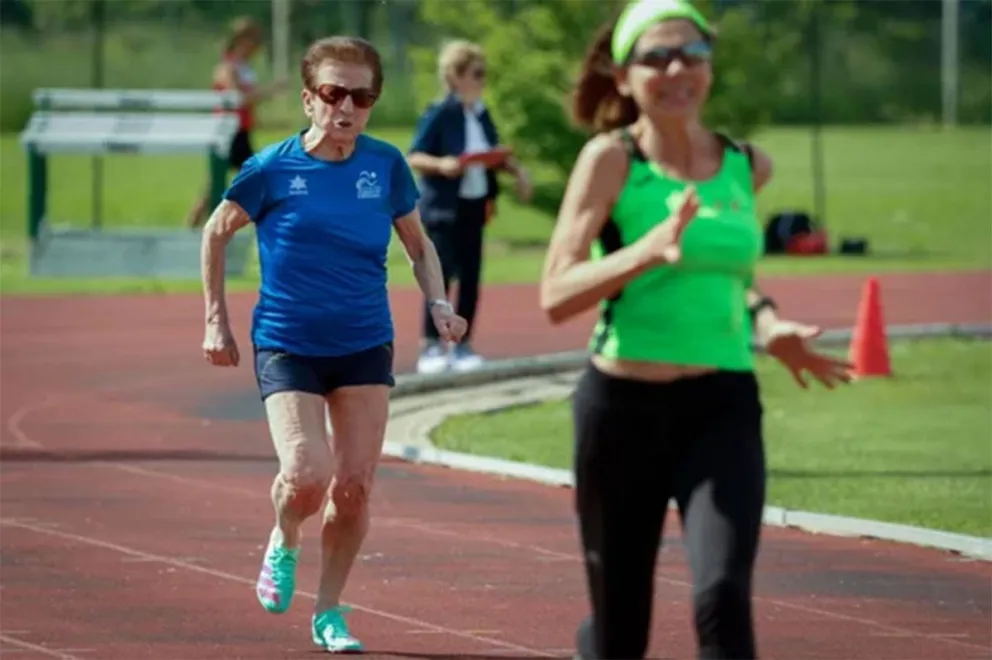 La reina italiana de la velocidad no encuentra barrera en sus 90 años para seguir en competencia